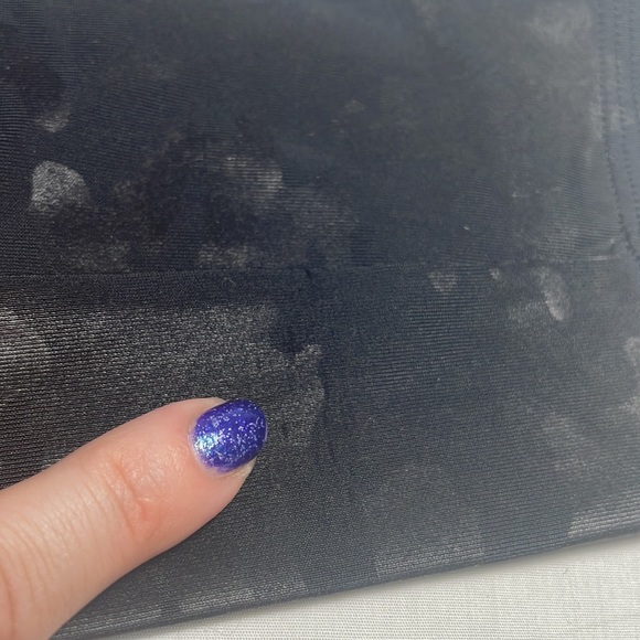 Spanx Faux Leather Camo Leggings in Matte Black Camo XL Shapewear - Picture 9 of 10